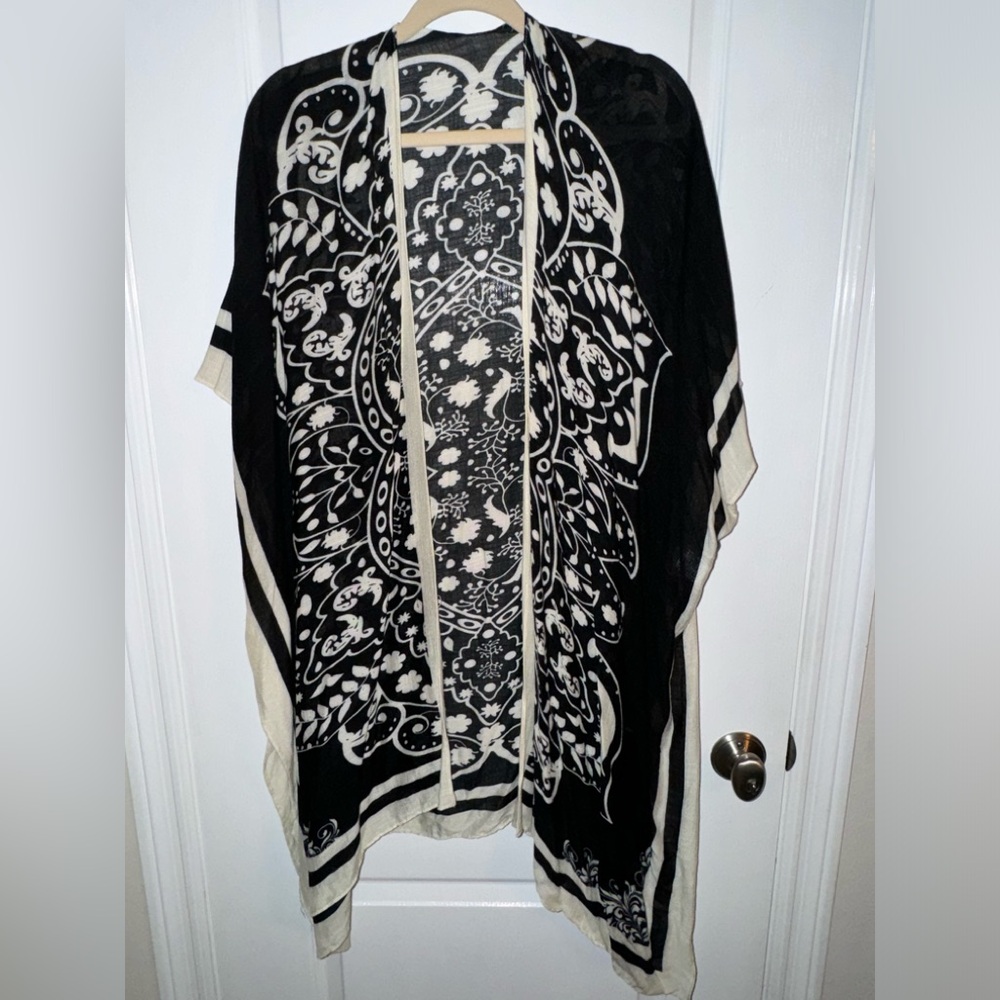 Lovestitch Black and White Kimono Beach Cover Up: One Size
